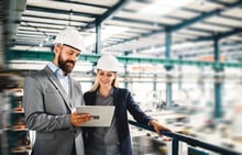 portrait-of-an-industrial-man-and-woman-engineer-with-tablet-in-a-picture-id1059971802 Kopie
